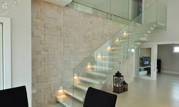 Piedra partida con relieve - Imagen 2